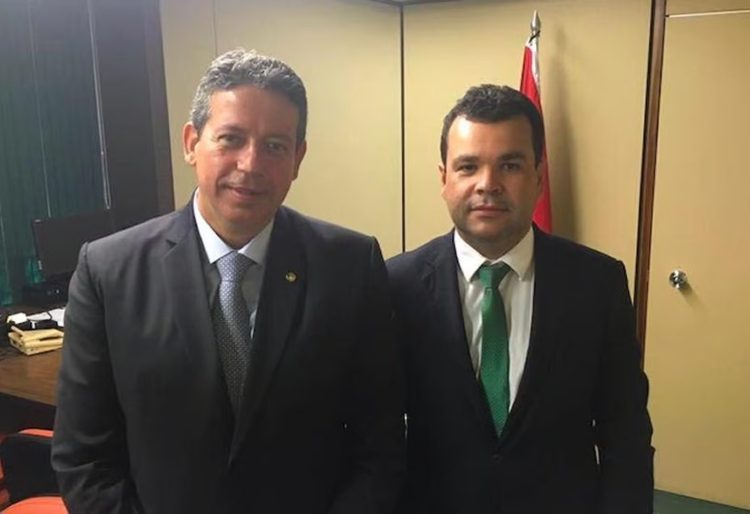 Lira demite secretário da liderança do PP após investigação sobre troca de dinheiro vivo