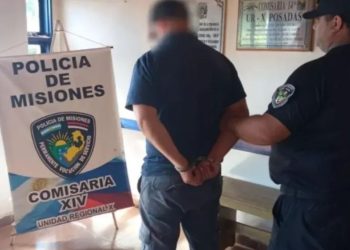 Um homem morador de Garupá (província de Misiones, Argentina) finge estar preso para não ir trabalhar, mas acaba preso de verdade.