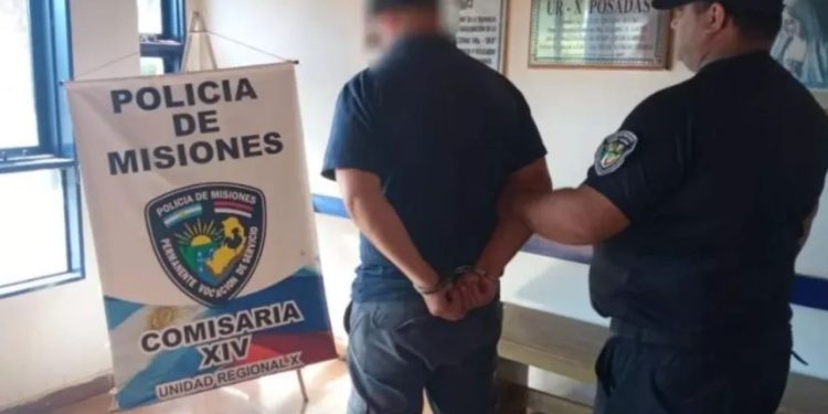 Um homem morador de Garupá (província de Misiones, Argentina) finge estar preso para não ir trabalhar, mas acaba preso de verdade.