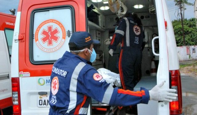 A pequena Ana Beatriz Menezes dos Santos, 7, morreu na madrugada desta quarta-feira (21), vítima de atropelamento, após passar. Morre menina