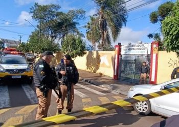 Uma estudante de 16 anos foi morta a tiros e outro colega de 10 anos baleado na cabeça após um ataque no Colégio Estadual. Escola é