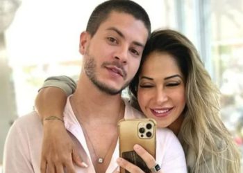 Arthur Aguiar relembrou o relacionamento conturbado que viveu com Maíra Cardi e disse que não a fazia feliz por comer coxinha e carne.