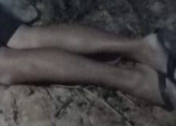 VÍDEO: Motociclista encontra corpo de homem com tiros na cabeça em ramal