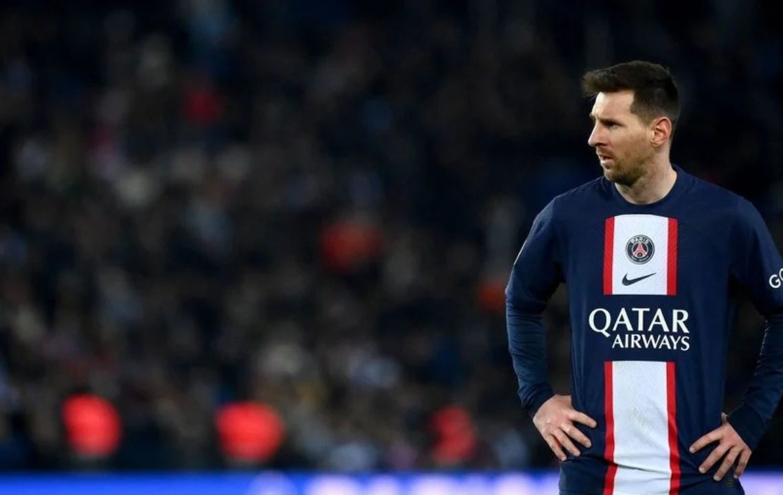 Se despedindo do PSG neste sábado (3), na partida contra o Clermont, Lionel Messi foi vaiado pelos torcedores.