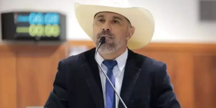 "Pode me prender", diz deputado que admitiu financiar acampamentos antidemocráticos