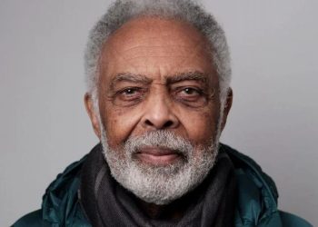 Em uma entrevista para a revista ‘Veja’, Gilberto Gil que é casado com Flora Gil há 35 anos, revelou já ter se relacionado sexualmente com homens em seu passado.