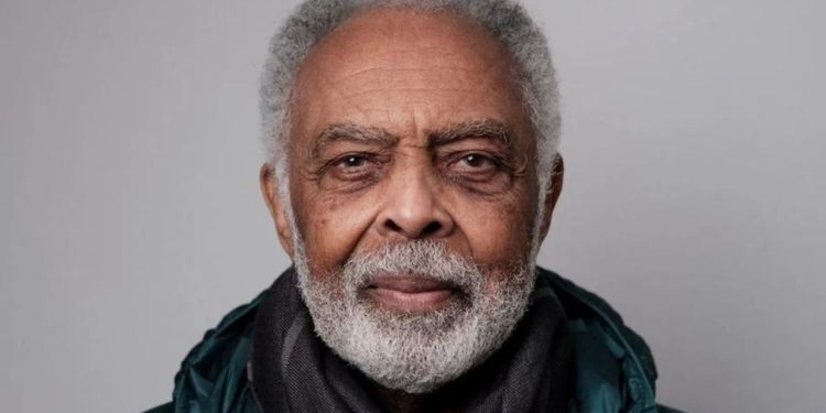 Em uma entrevista para a revista ‘Veja’, Gilberto Gil que é casado com Flora Gil há 35 anos, revelou já ter se relacionado sexualmente com homens em seu passado.