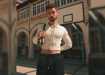 O ator João Guilherme escandalizou nas redes sociais ao dividir com seus seguidores uma foto aparecendo de cropped.