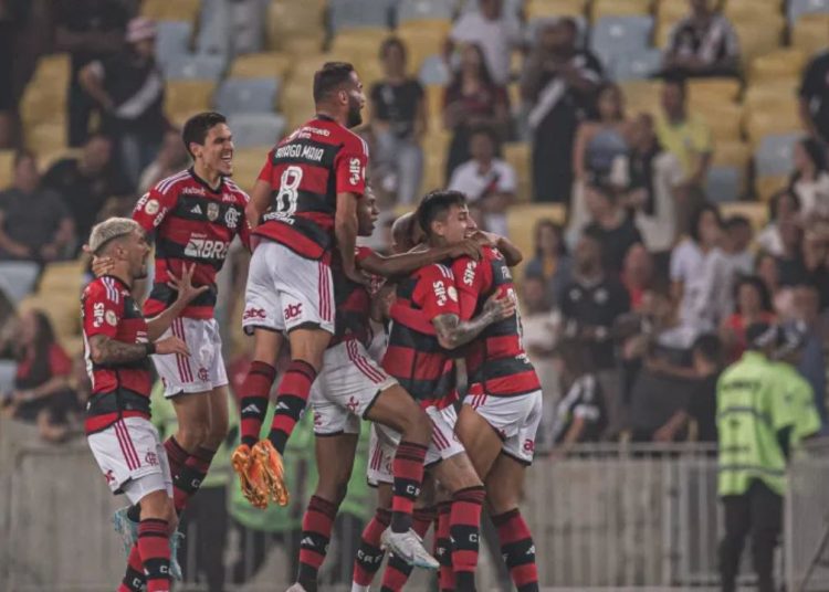 Em noite de Maracanã lotado, o Flamengo, venceu sem dificuldades o Vasco por 4 a 1 na última partida da nona rodada do Campeonato Brasileiro.