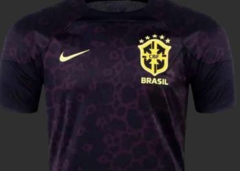 A seleção brasileira vai deixar de lado o tradicional verde-amarelo para utilizar um uniforme inteiramente preto no amistoso no dia 17.