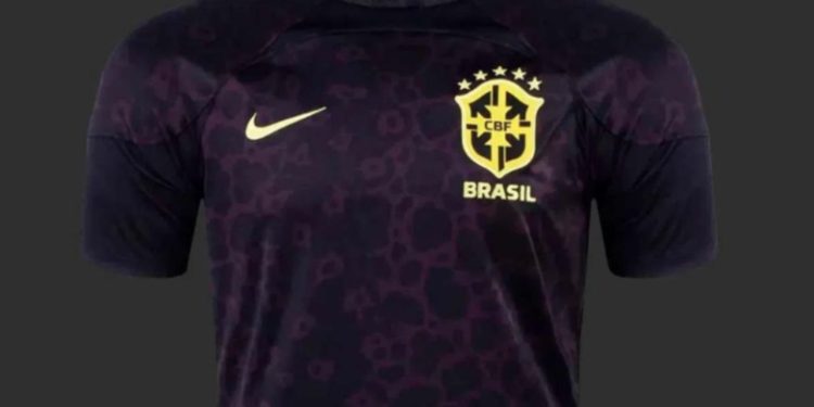 A seleção brasileira vai deixar de lado o tradicional verde-amarelo para utilizar um uniforme inteiramente preto no amistoso no dia 17.