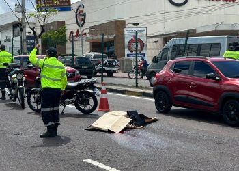 Eulina Costa dos Santos, 47, morreu ao ter a cabeça esmagada por um ônibus da linha 452, após cair de uma motocicleta por. Passageira cai