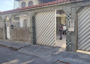 Criminosos armados invadiram uma casa situada na rua Cruzeiro, bairro Betânia, zona Sul de Manaus, nas primeiras horas da. Criminosos fazem