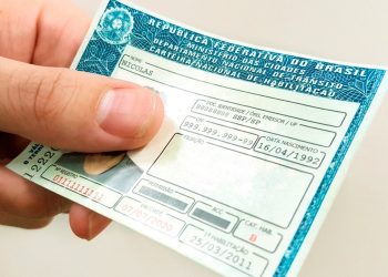 O presidente Lula (PT) sancionou nesta terça-feira (20) a lei que retoma a obrigatoriedade do exame toxicológico para. Lula sanciona