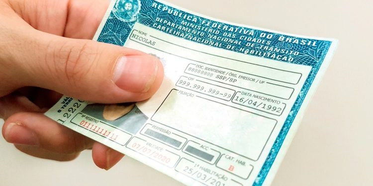 O presidente Lula (PT) sancionou nesta terça-feira (20) a lei que retoma a obrigatoriedade do exame toxicológico para. Lula sanciona