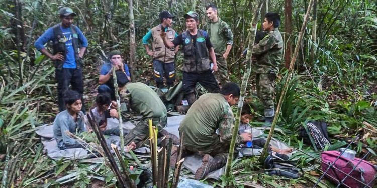 Crianças que sobreviveram a queda de avião são resgatadas após 39 dias na floresta