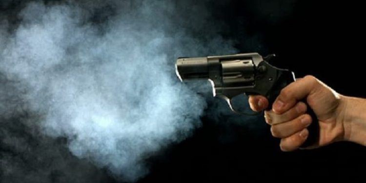 Um policial, que não teve o nome divulgado, foi baleado na madrugada desta terça-feira (6), após entrar em uma boca de fumo na. Policial é.