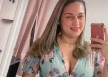 Alyne Cristina do Nascimento Oliveira, 34, foi morta a tiros na frente da própria mãe, no momento em que chegava em casa. O. Mulher é