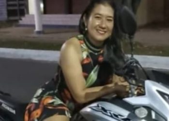 Neliane Carvalho dos Santos, 41, foi executada a tiros na frente da própria irmã, na noite de terça-feira (6). Criminosos executam.