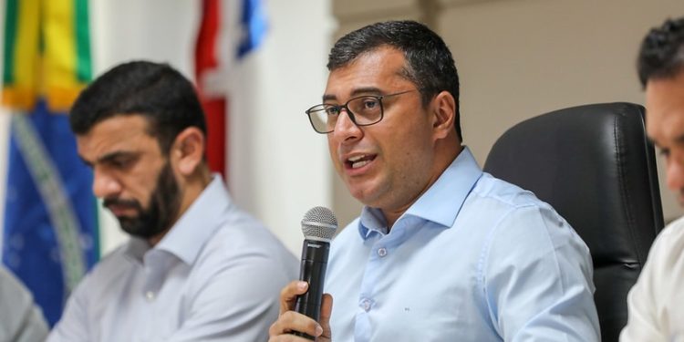 Wilson Lima anuncia reajuste para servidores da Educação e coloca piso salarial de professores entre os maiores do país