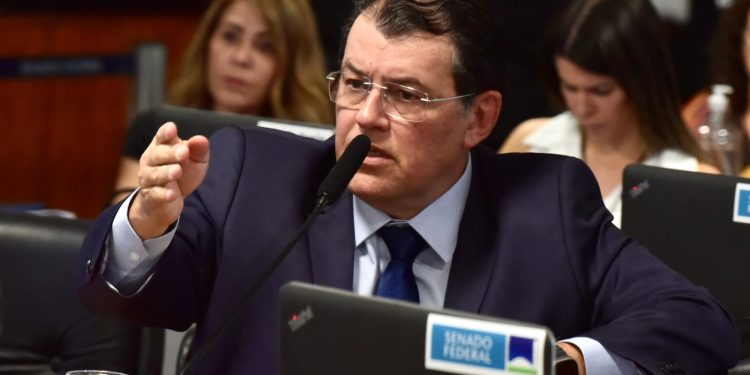 Eduardo Braga comanda aprovação, por unanimidade, de MP que recria o Minha Casa Minha Vida