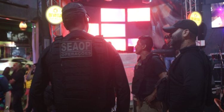 Em Manaus, estabelecimentos são autuados por falta de documentos