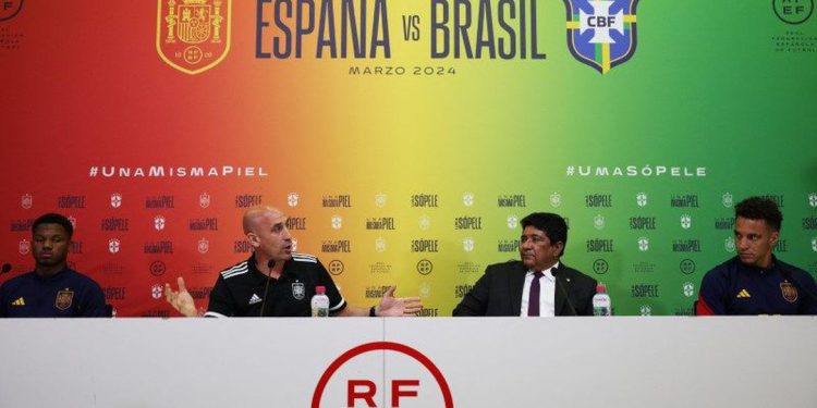 A campanha antirracismo “Uma só pele”, em apoio ao atacante brasileiro Vinicius Júnior, foi lançada oficialmente nesta terça-feira (13).