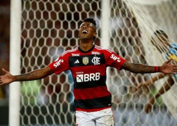 Bruno Henrique marca, Flamengo derrota o Grêmio e pula para terceiro