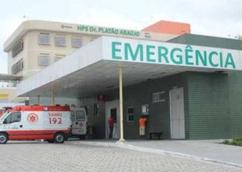 Uma mulher de 40 anos levou uma facada no pescoço desferido por seu ex-companheiro, que não aceitava o fim do relacionamento. Homem dá