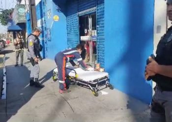 Um morador de rua, que não teve o nome divulgado, foi baleado nas mãos na manhã desta terça-feira (27), na Avenida Grande. Morador de