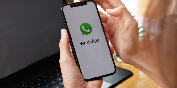 WhatsApp caiu? Erro no aplicativo impede envio de fotos, áudios e figurinhas
