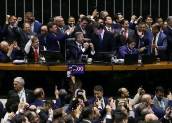 Isenção na Reforma Tributária beneficiará 40 instituições ligadas a pastores bolsonaristas, diz jornal