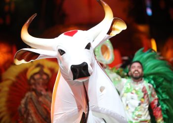 O Boi-Bumbá Garantido abriu, nesta sexta-feira (30), a primeira noite do 56º Festival Folclórico de Parintins (a 369. Garantido abre