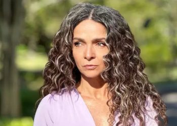 Claudia Ohana defende autoprazer: “Eu tinha muito fogo no rabo”