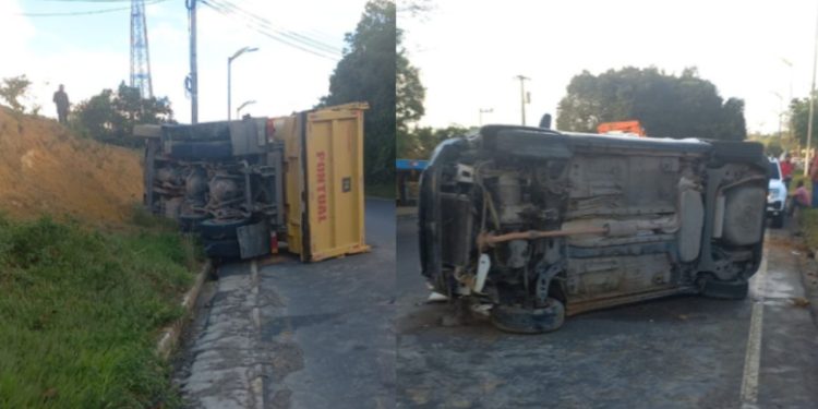 Carro e caçamba tombam durante acidente na avenida do Turismo