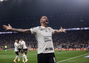 Timão vence o São Paulo por 2 a 1 e abre vantagem nas semifinais da Copa do Brasil