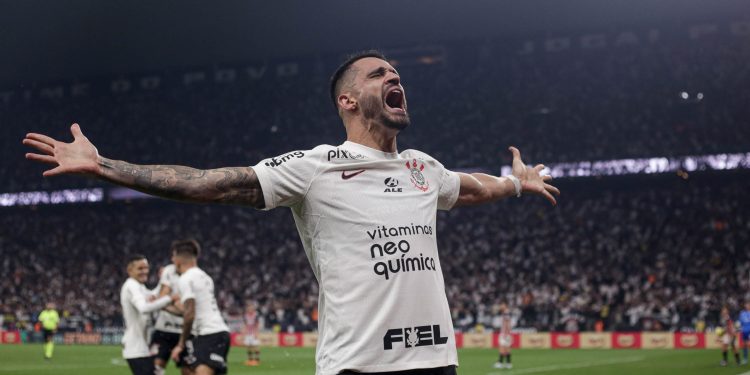 Timão vence o São Paulo por 2 a 1 e abre vantagem nas semifinais da Copa do Brasil