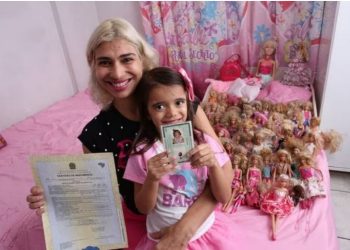 Muitos adultos estão vivendo a estreia do novo filme da Barbie com muita nostalgia. Esperando pelo longa que começa a ser. Mãe registra