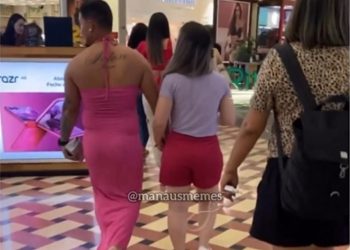 O filme da Barbie estreou na quinta-feira (20), em todo o Brasil. Em Manaus, um homem usou um vestido e uma chinela cor de rosa para. Vídeo: