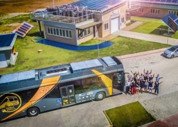Brasileiros criam ônibus solar que já rodou mais de 100 mil quilômetros sem combustível