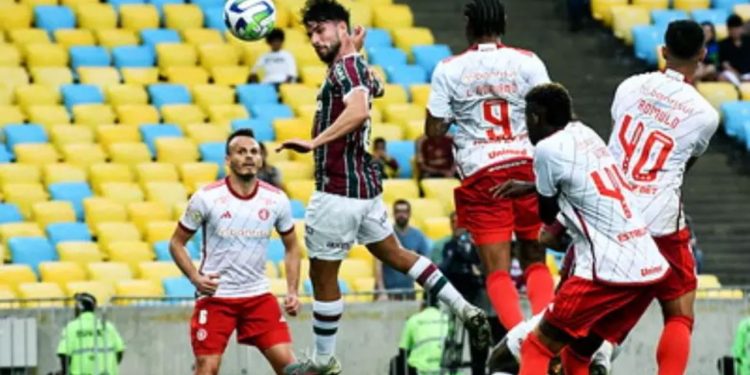 Fluminense, com 1º tempo impecável, bate Internacional no Maracanã