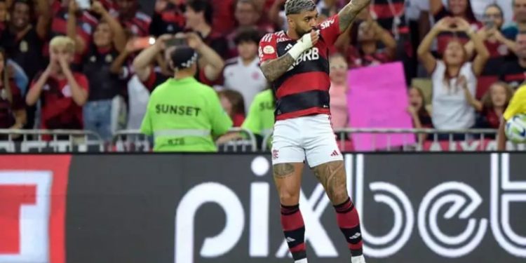 Flamengo assume vice-liderança ao vencer Fortaleza por 2 a 0