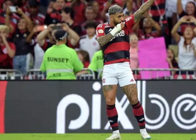 Flamengo assume vice-liderança ao vencer Fortaleza por 2 a 0