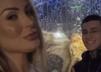 Andressa Urach é criticada após receber filho de 17 anos em boate de entretenimento adulto