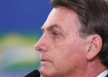 Bolsonaro alega que precisa sustentar sua família e oferece apartamento para desbloquear conta