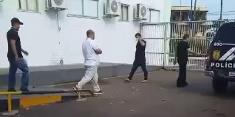 Em Coari, PC-AM prende indivíduo que se apresentava como médico para obter vantagem financeira