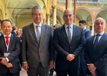 Presidente do TCE-AM palestra em Fórum Internacional de Direito, na Itália, e estreita parcerias