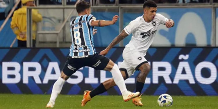 Botafogo vence Grêmio na Arena e abre dez pontos na liderança