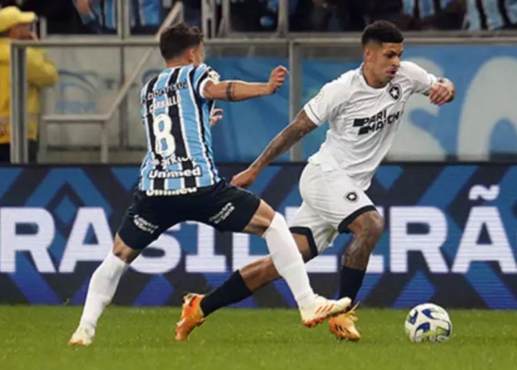 Botafogo vence Grêmio na Arena e abre dez pontos na liderança
