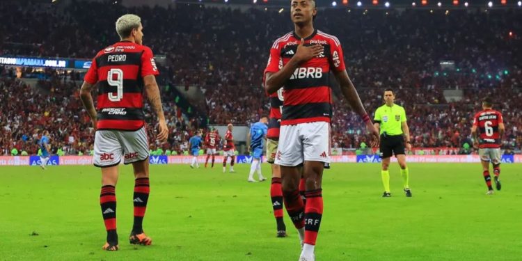 Flamengo vira contra Athletico em casa e larga na frente na Copa do Brasil